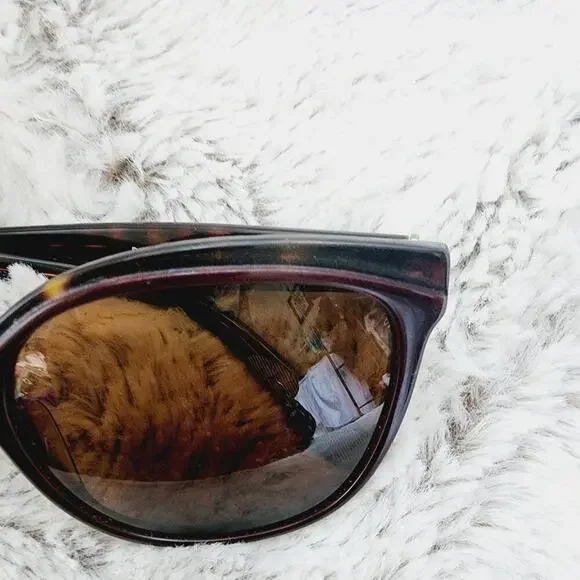 BURBERRY TORTISE SHELL SUNGLASSES - Picture 6 of 8